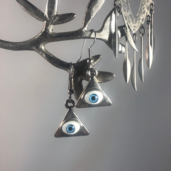 SOLD: NEW Dainty Necklace and earring set - Picture 4 of 8